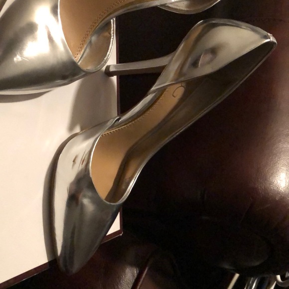 Silver metallic pointy toe BCBG - Picture 2 of 2
